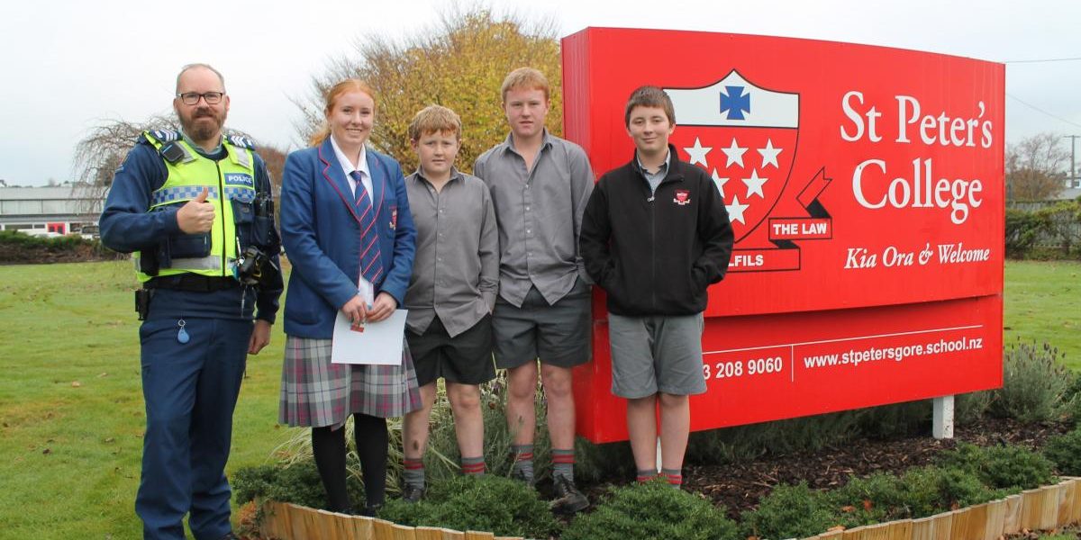 De studenten prezen de heldenmoed in de bus